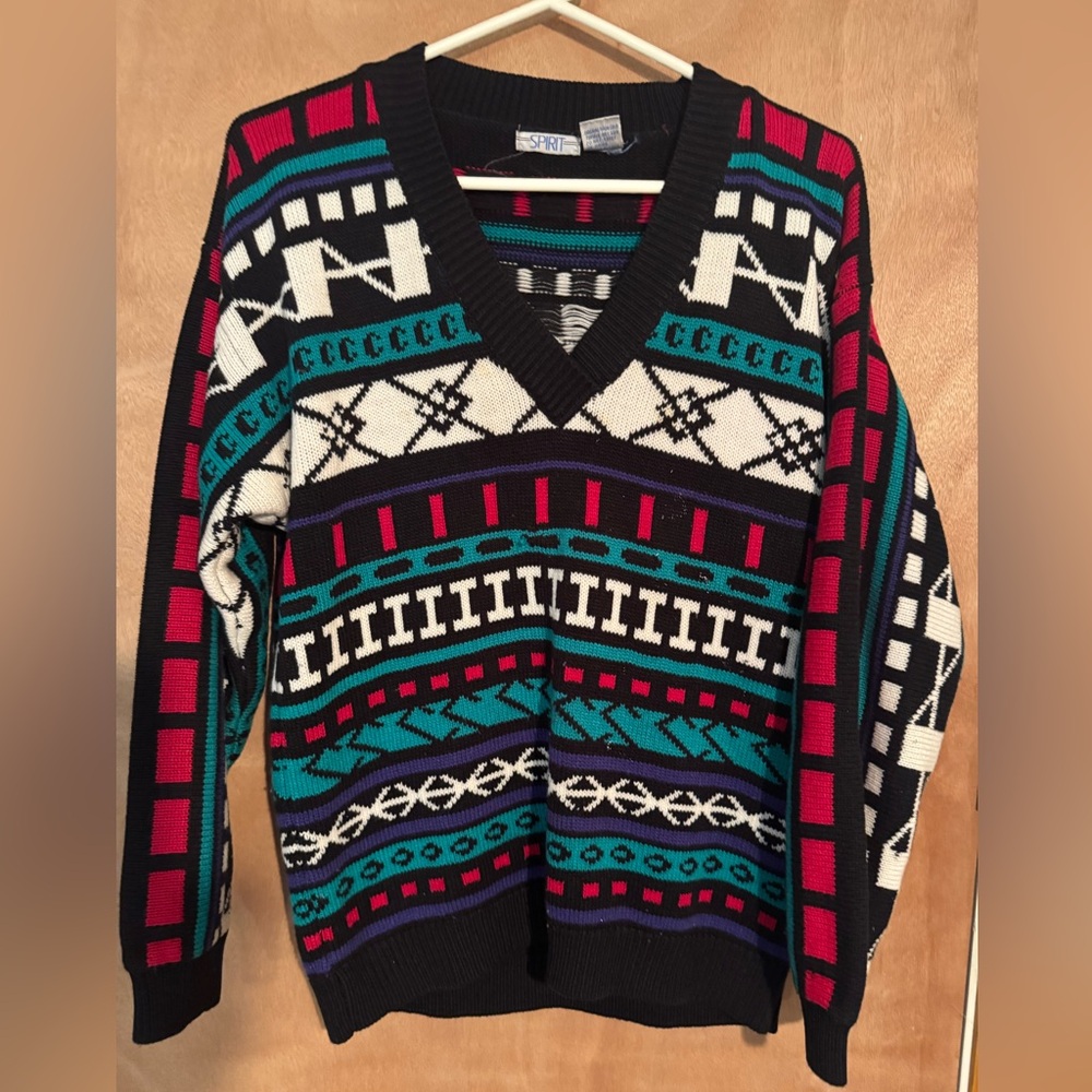 Spirit V-Neck 80’s/90’s Sweater with Bold Patterns